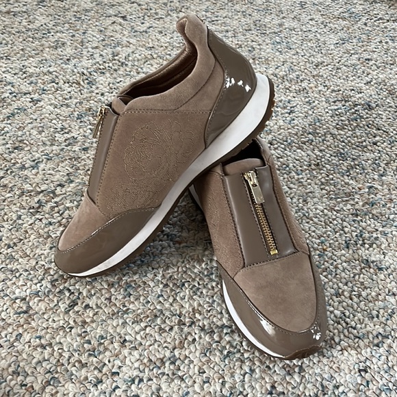 New Taryn Rose Zip Up Sneakers - Picture 1 of 10